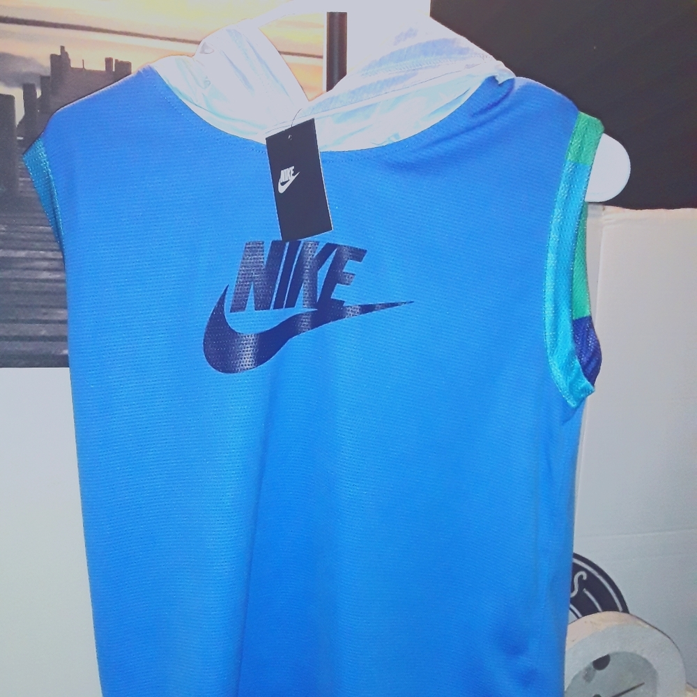 2/$35🤩Nike sleeveless hoodie- lightweight!
